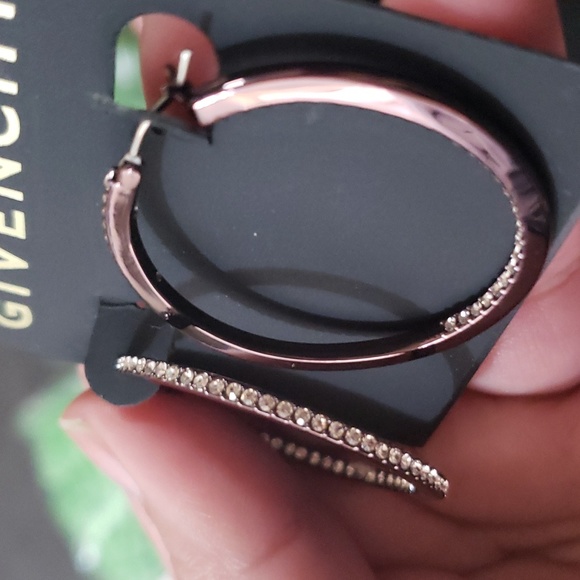 Givenchy - Picture 2 of 2